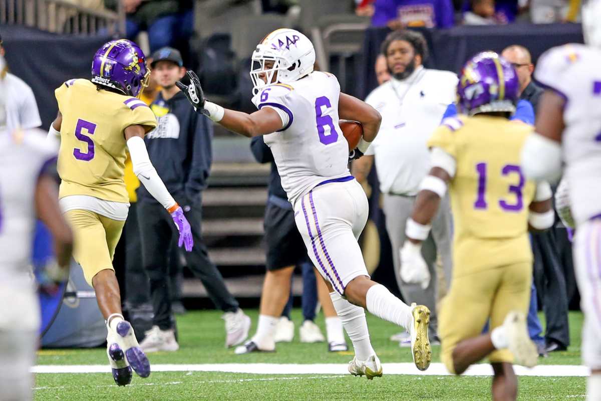 Westgate tight end Danny Lewis, Jr. (6) scores in the first quarter during the Class 4A State Championship game between Westgate and Warren Easton at the Caesar Superdome on Friday, December 10, 2021.